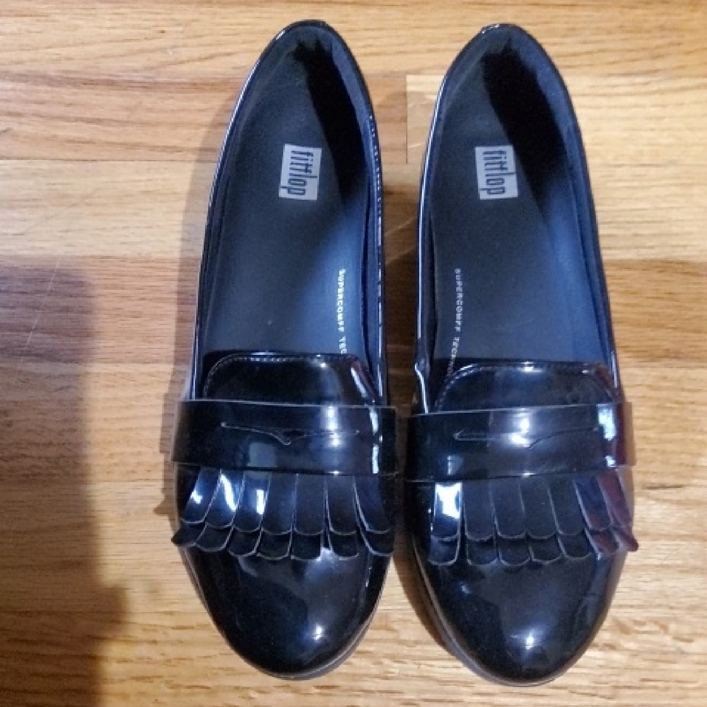 Fitflop Black Patent Leather Kiltie J83-001
